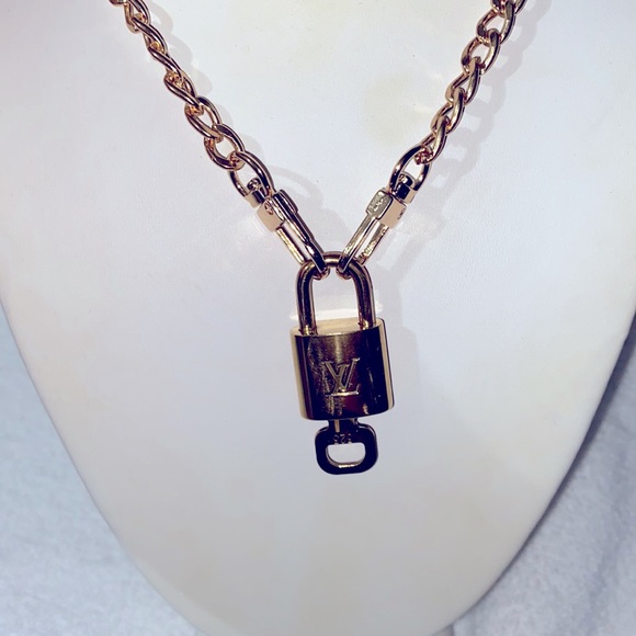 Louis Vuitton Lock and Key #323 Necklace - Picture 14 of 14